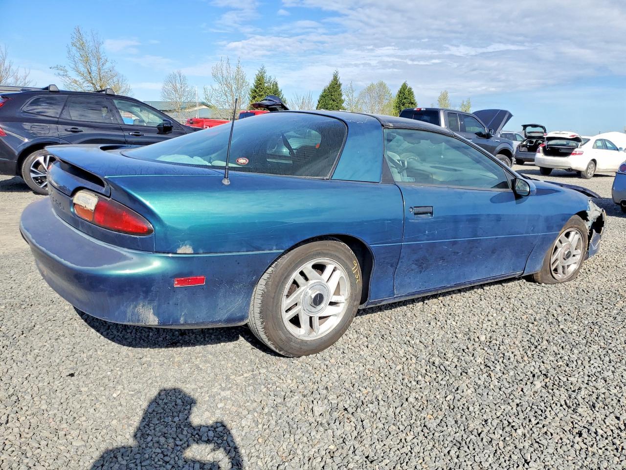 1997 Chevrolet Camaro bas VIN 2G1FP22KXV2122590 photo 3