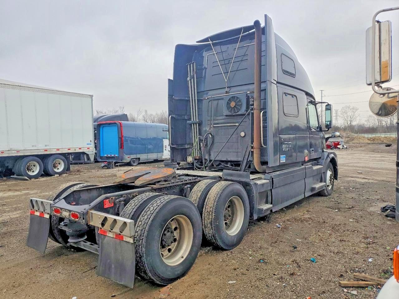 2016 Volvo Vn VIN 4V4NC9EH8GN932447 photo 4
