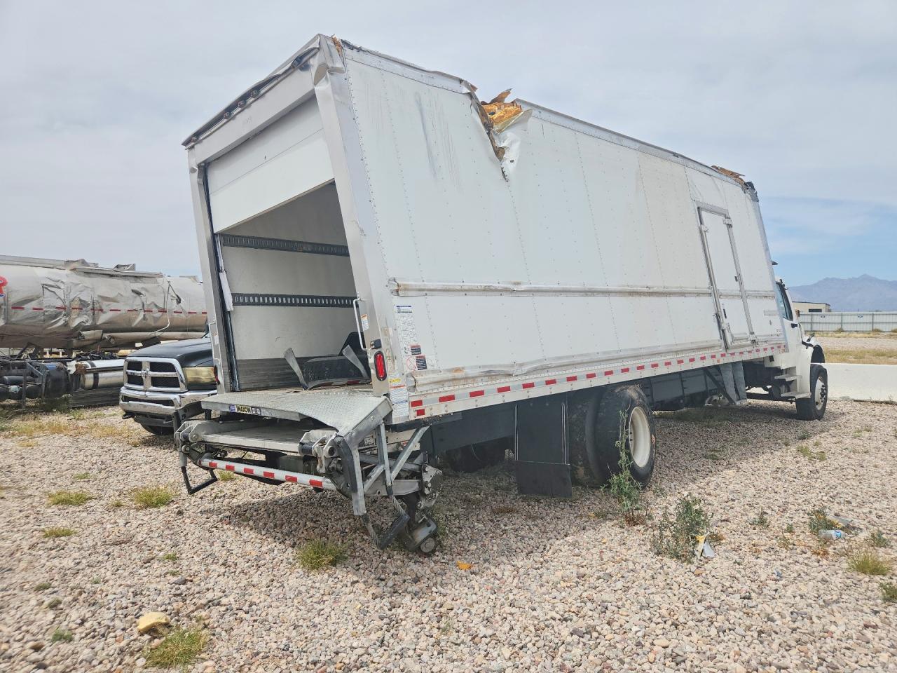 2024 FREIGHTLINER All other VIN 3ALACWFC8RDUN5915 photo 3