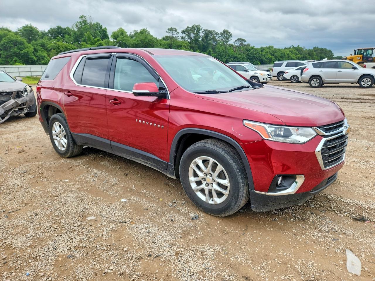 2019 Traverse VIN 1GNERGKW3KJ317555 photo 4