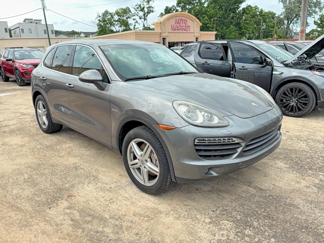 2013 Porsche Cayenne VIN WP1AE2A29DLA14418 photo 1