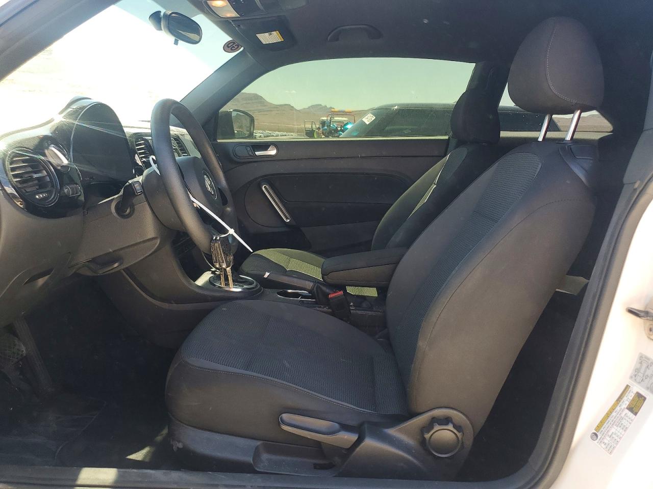 2013 Volkswagen Beetle VIN 3VWFP7ATXDM654138 photo 7