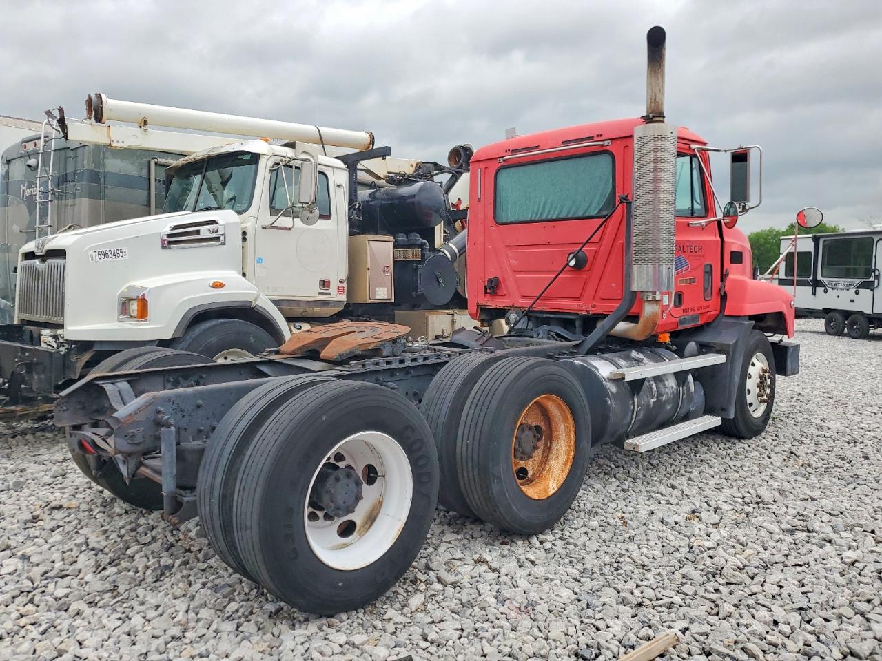 2001 MACK All other VIN 1M1AA13Y11W138203 photo 4
