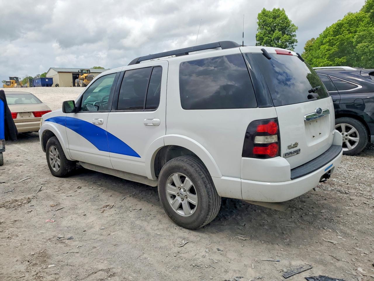 2010 Ford Explorer VIN 1FMEU7DE9AUA47008 photo 2