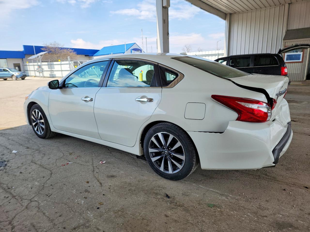 2017 Nissan Altima VIN 1N4AL3AP4HC204163 photo 2