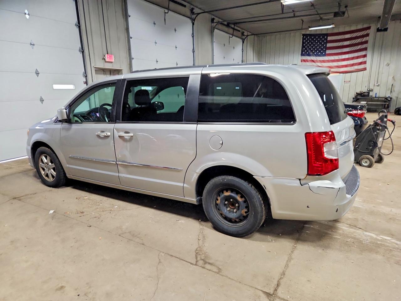 2012 Chrysler Minivan VIN 2C4RC1BG0CR170447 photo 2