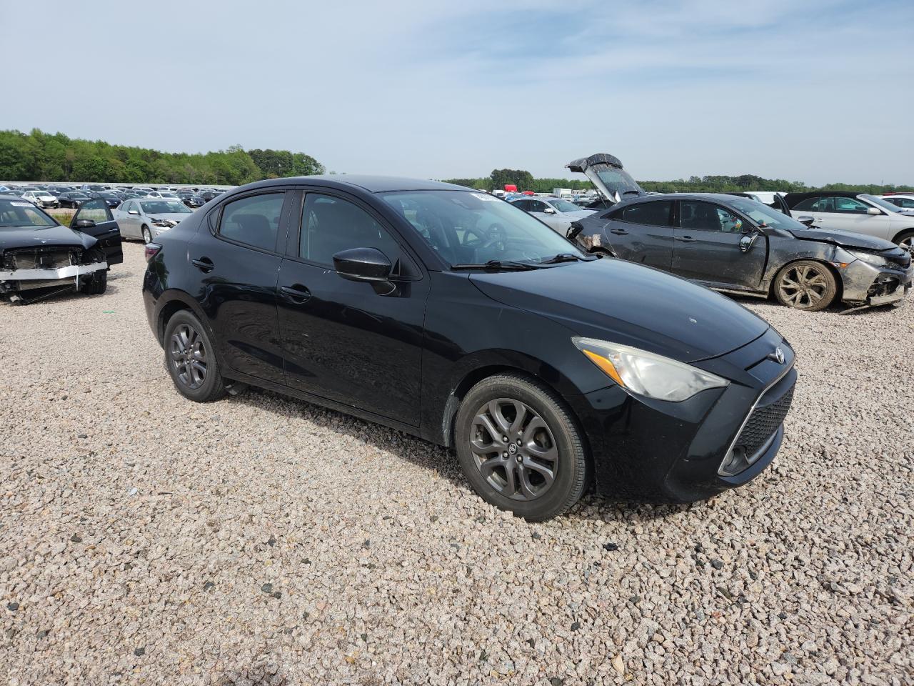 2019 Toyota Yaris VIN 3MYDLBYV2KY513541 photo 4