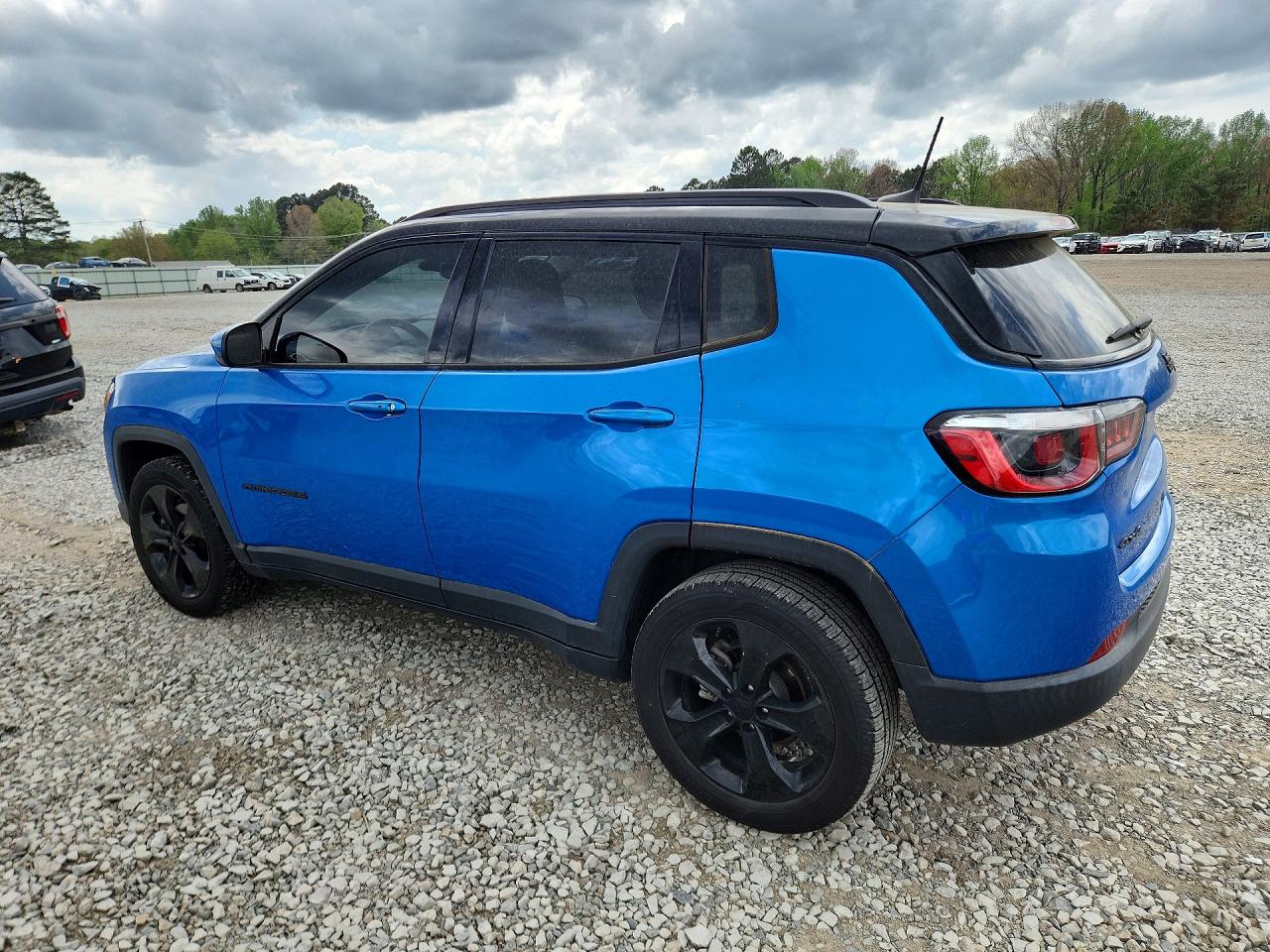 2019 Jeep Grand cher VIN 3C4NJDBB0KT689455 photo 2