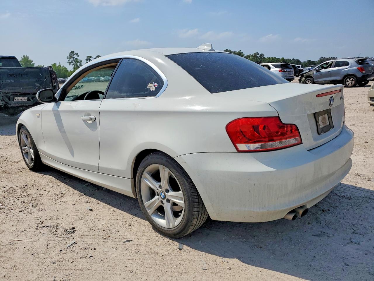 2013 BMW 1 series VIN WBAUP7C52DVP24162 photo 2