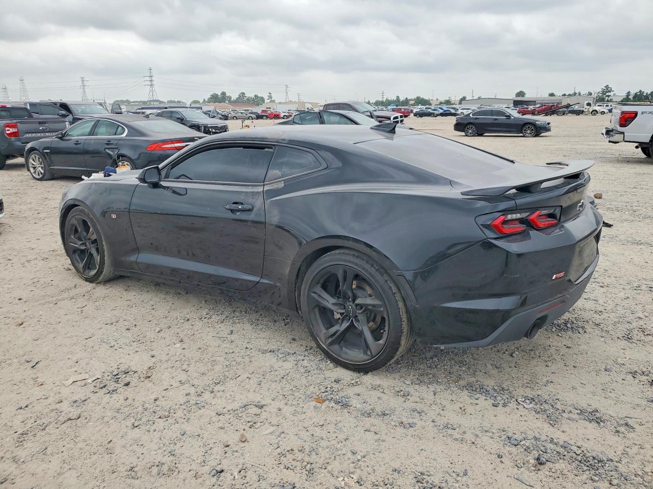 2024 Chevrolet Camaro VIN 1G1FB1RS0R0108302 photo 2