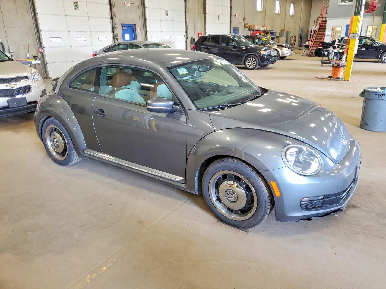 2016 Volkswagen Beetle VIN 3VWF17AT5GM637625 photo 4