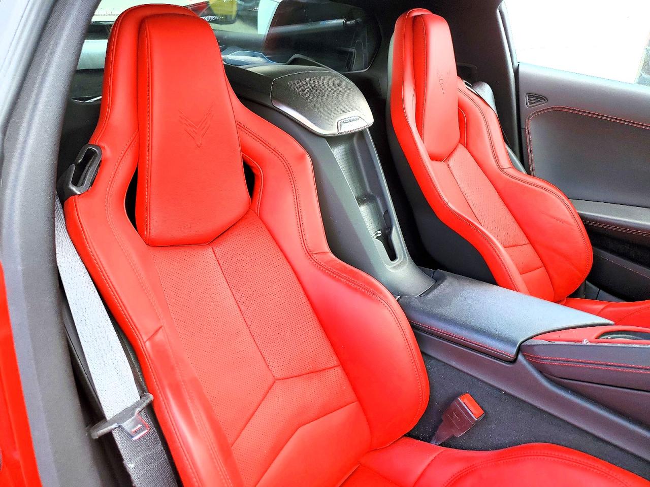 2021 Chevrolet Corvette VIN 1G1YB2D41M5120560 photo 10