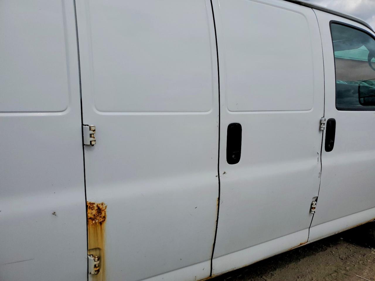 2014 GMC Savana VIN 1GTW7GCA0E1143549 photo 10