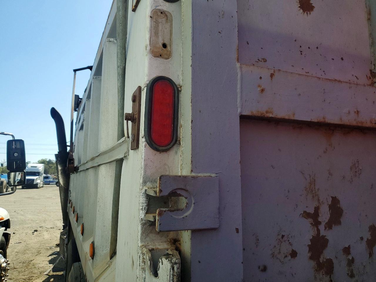 1998 PETERBILT All other VIN 1NP5LB0X5WN445523 photo 3
