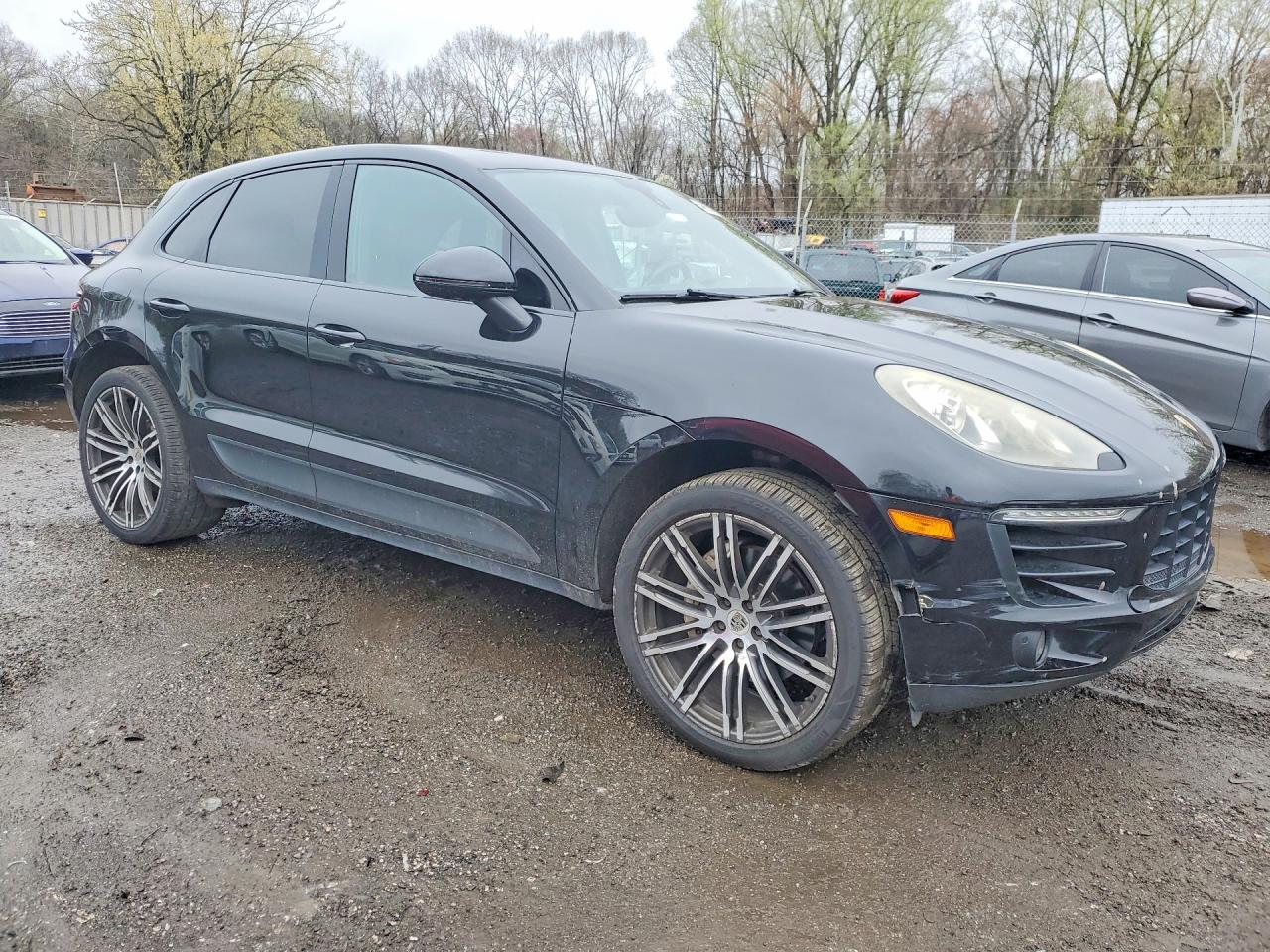 2016 Porsche Macan VIN WP1AB2A58GLB49154 photo 4