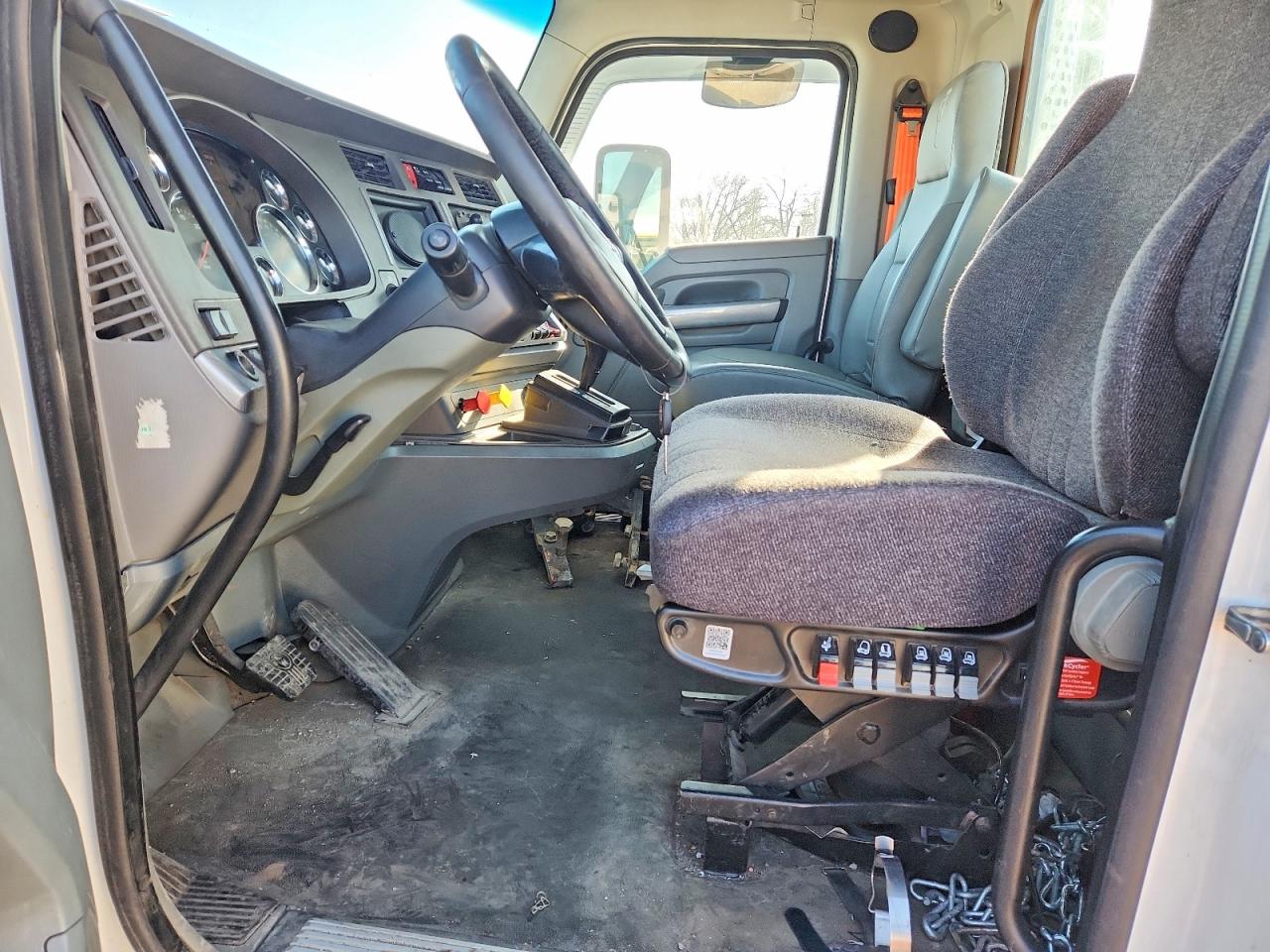 2016 KENWORTH All models VIN 1XKYA48X7GJ496707 photo 5