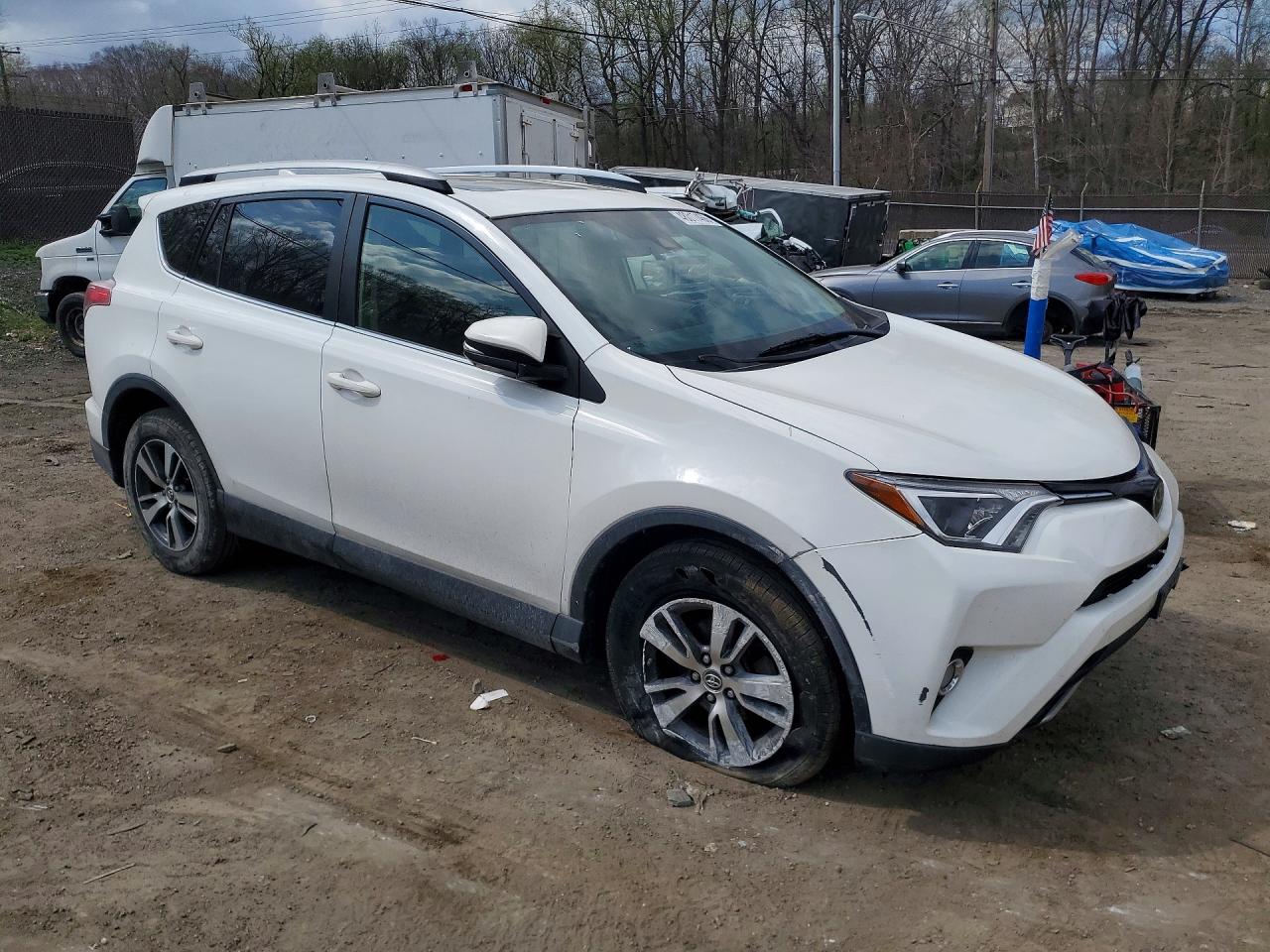 2018 Toyota Rav4 VIN JTMRFREV2JJ748081 photo 4