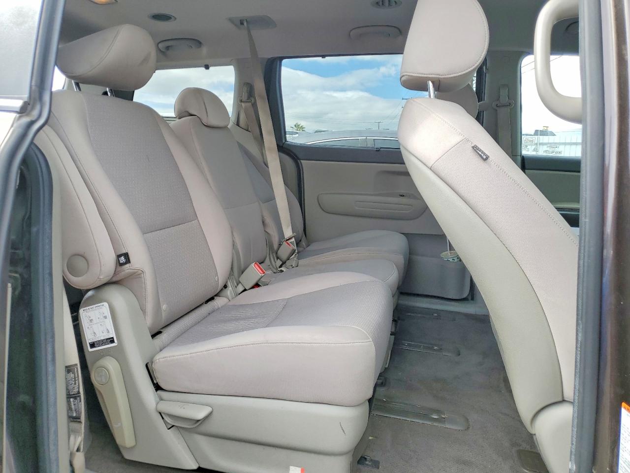 2016 Kia SEDONA VIN KNDMB5C10G6182478 photo 11