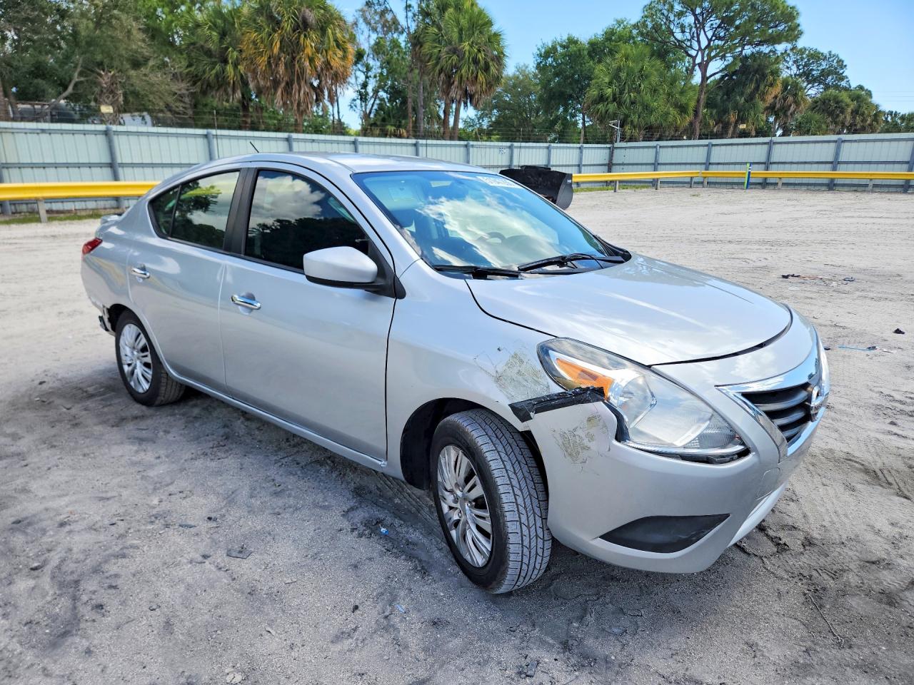 2018 Nissan Versa s pl VIN 3N1CN7AP2JL826374 photo 4