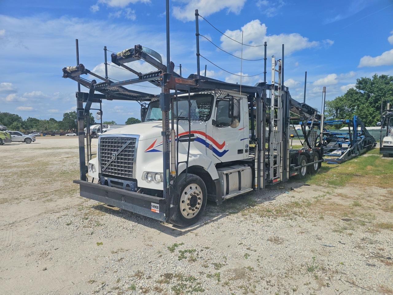 2015 Volvo All other VIN 4V5R99DG8FN184110 photo 2