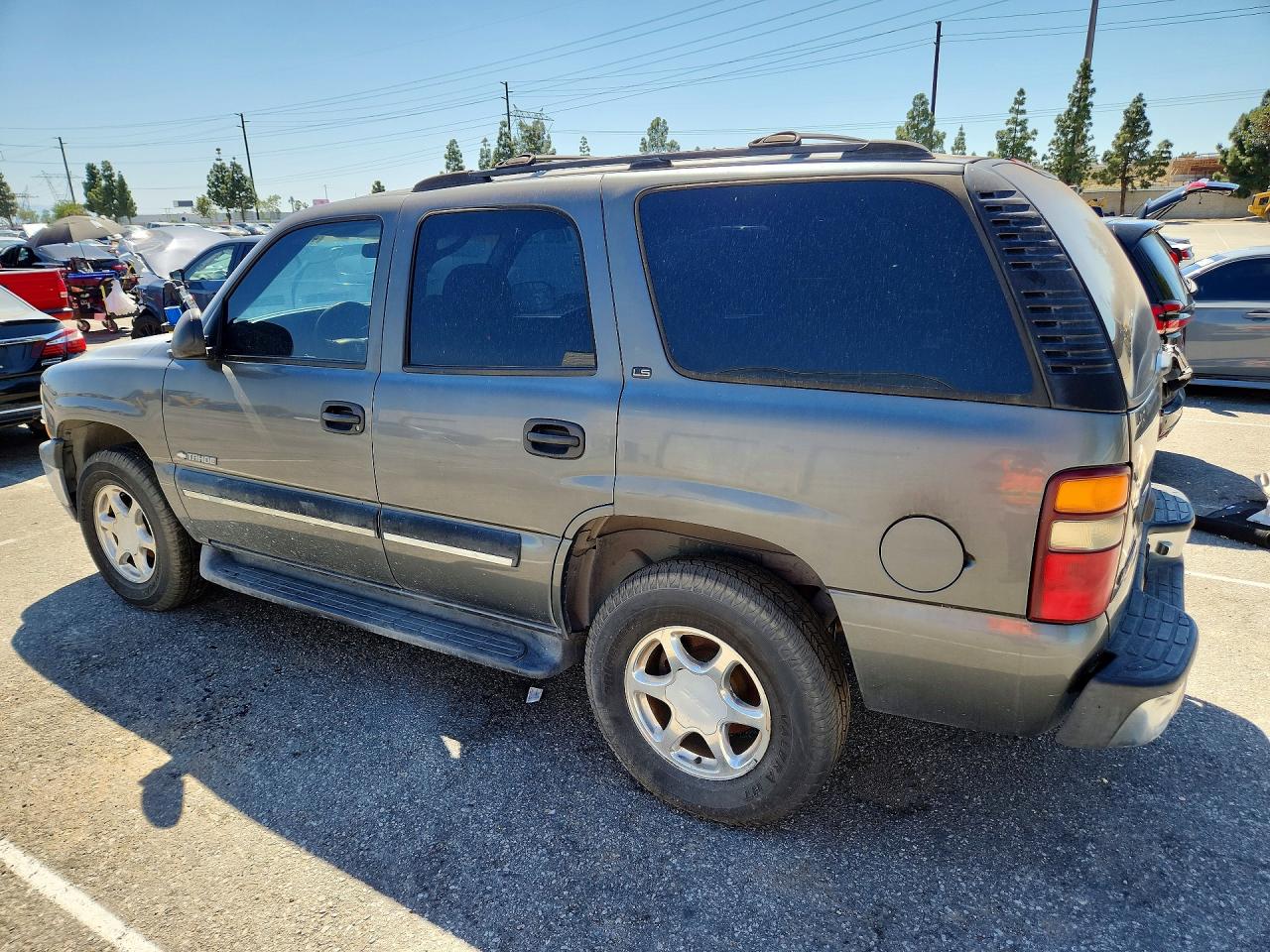 2001 Chevrolet Tahoe VIN 1GNEC13T51R187958 photo 2