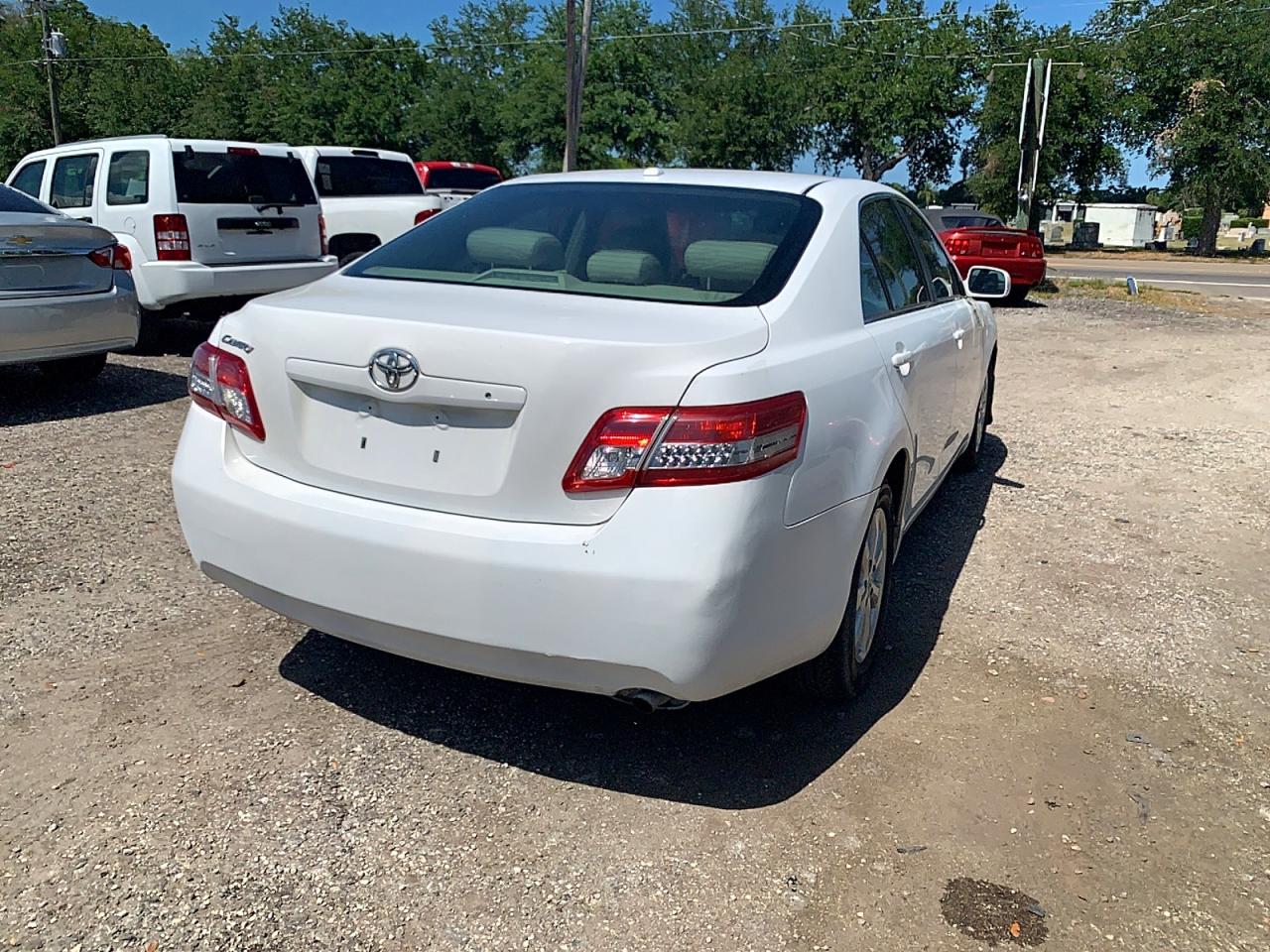 2011 Toyota Camry VIN 4T1BF3EK8BU634165 photo 4