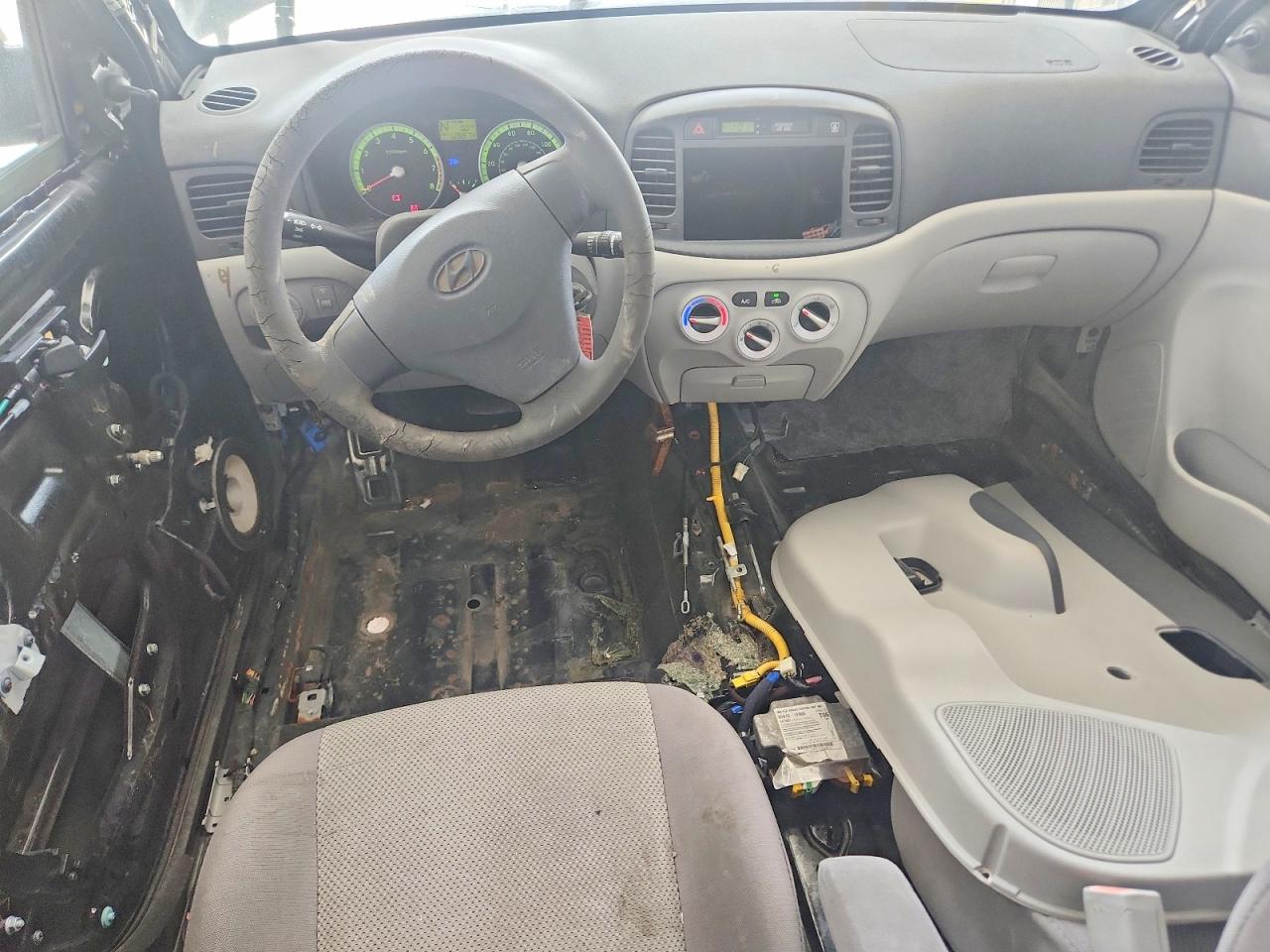 2009 Hyundai Accent VIN KMHCM46C59U312701 photo 8
