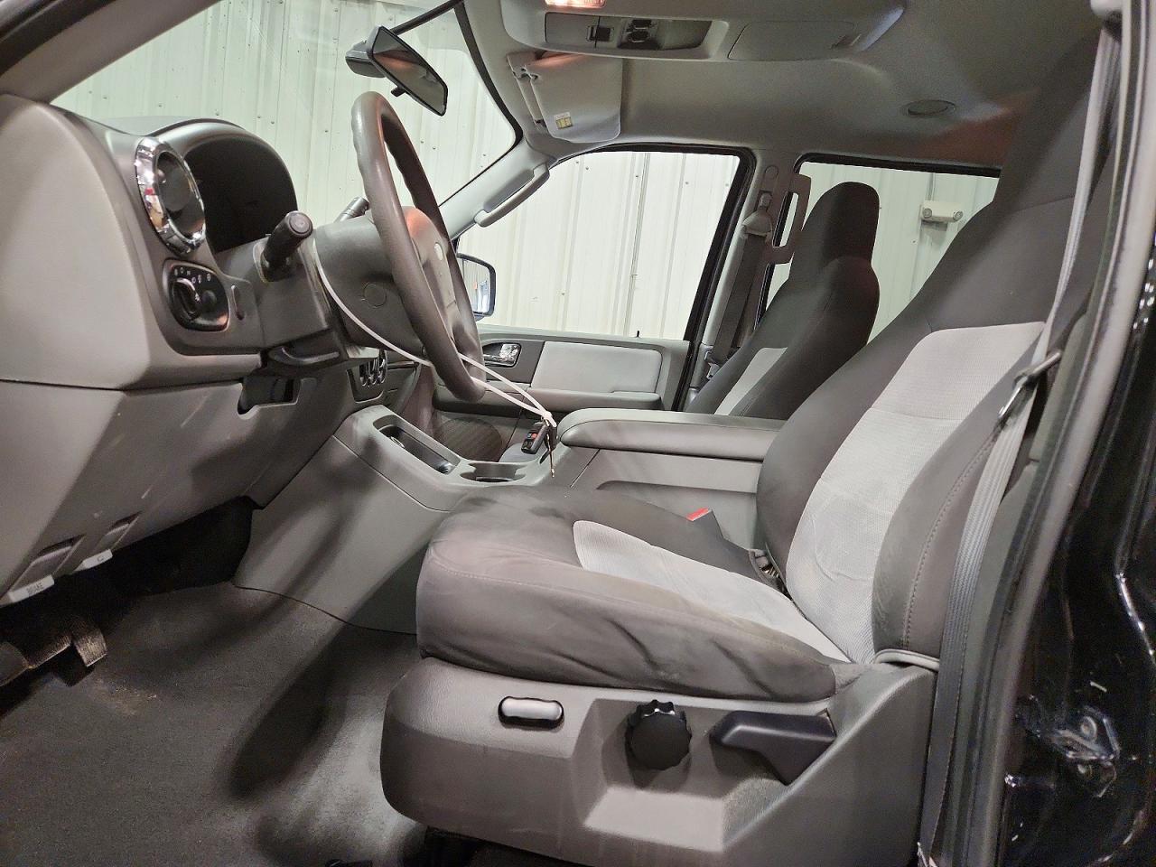 2005 Ford Expedition VIN 1FMPU16515LA44585 photo 7