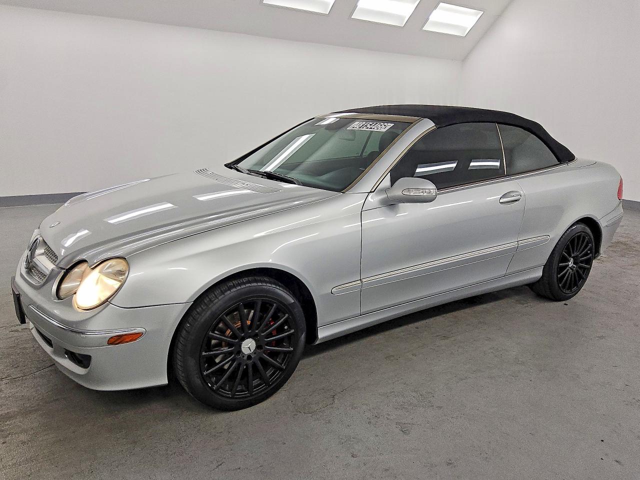 2007 Mercedes-Benz Clk-class VIN WDBTK56F77F209239 photo 1