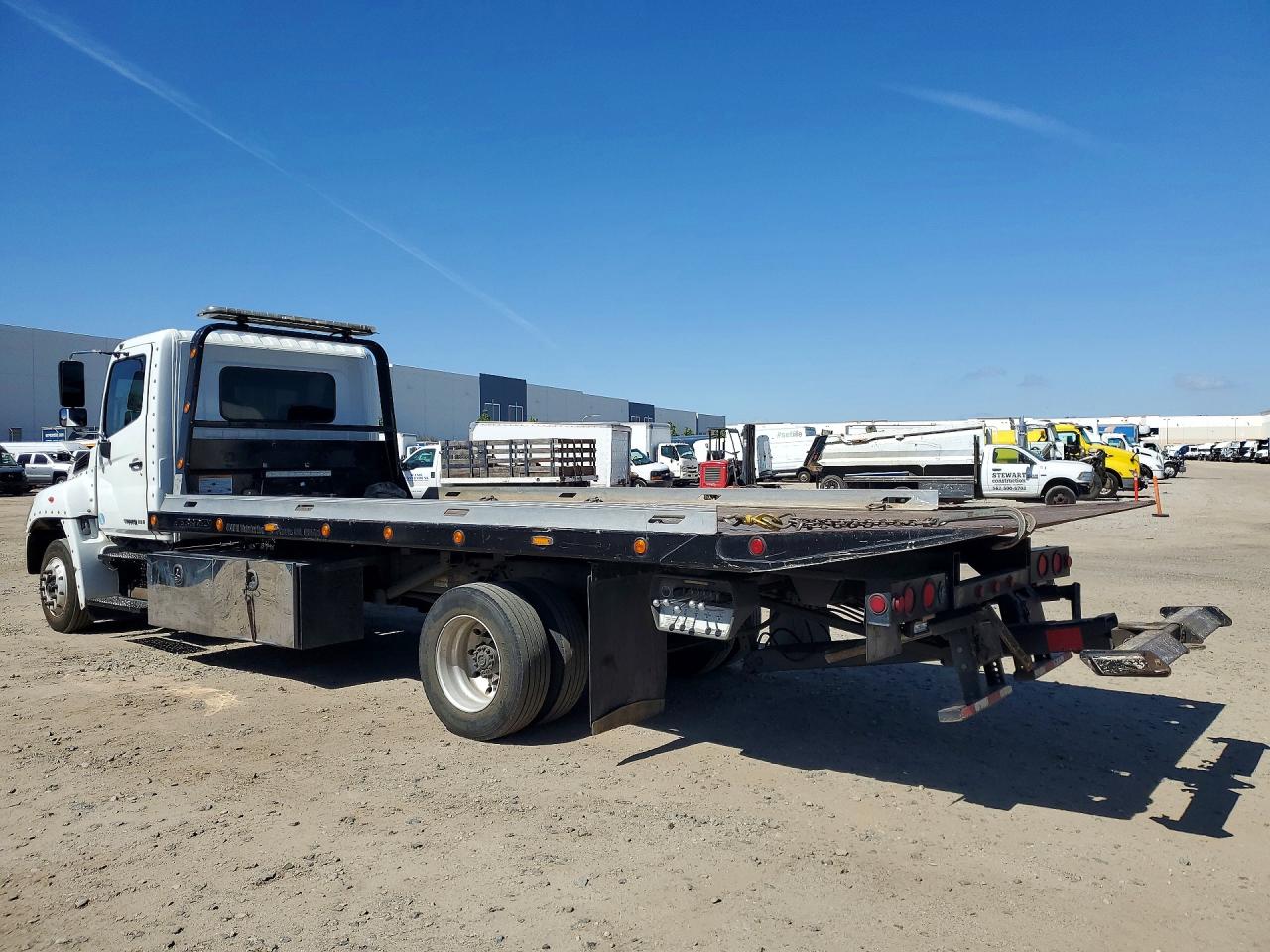 2011 HINO All other VIN 5PVNJ8JN0B4S50605 photo 2