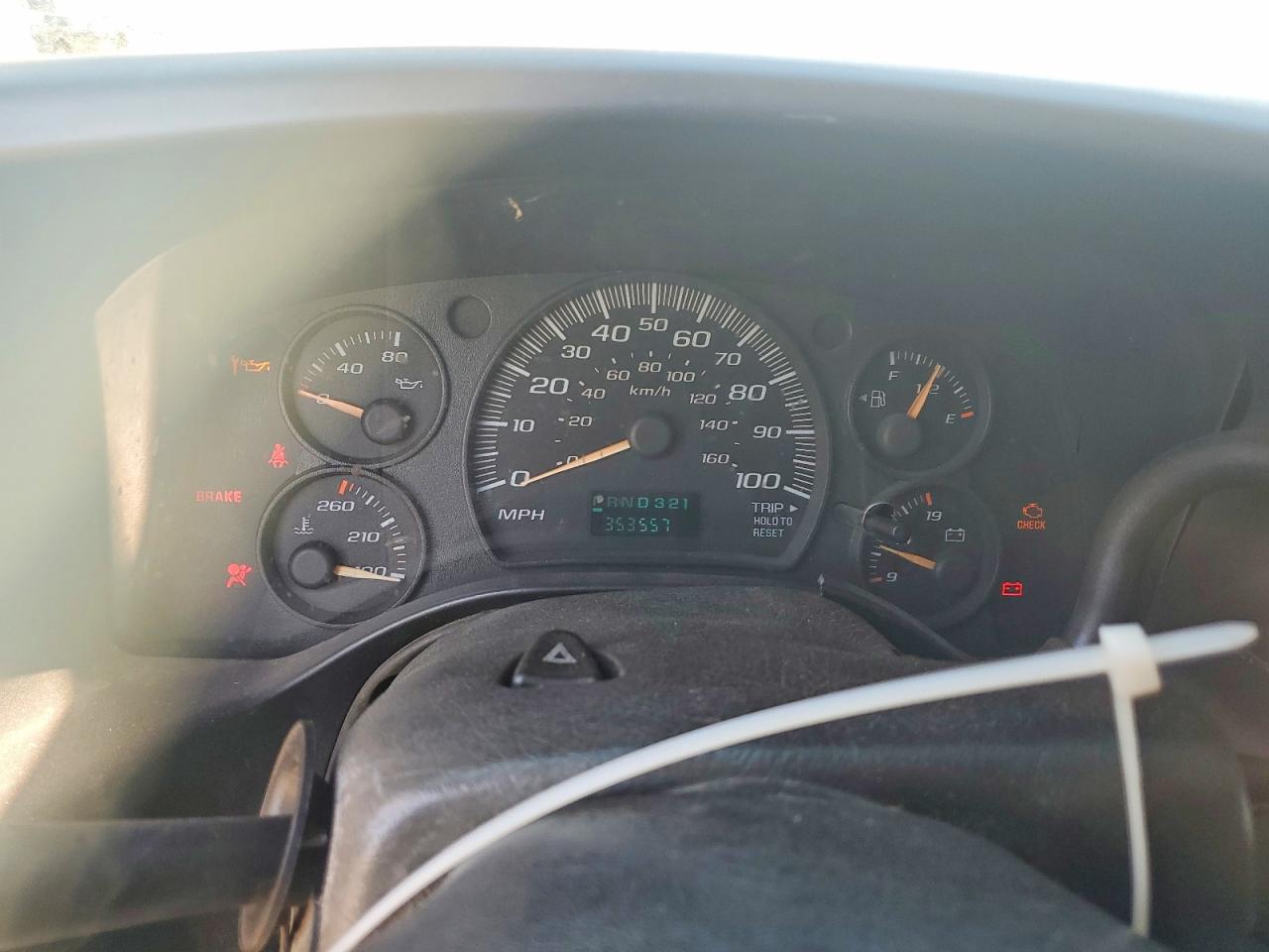 2005 Chev Express VIN 1GCGG25U951248878 photo 9