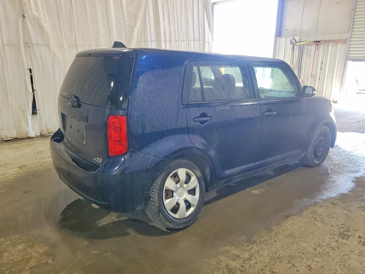 2008 TOYOTA Scion VIN JTLKE50E281032378 photo 3