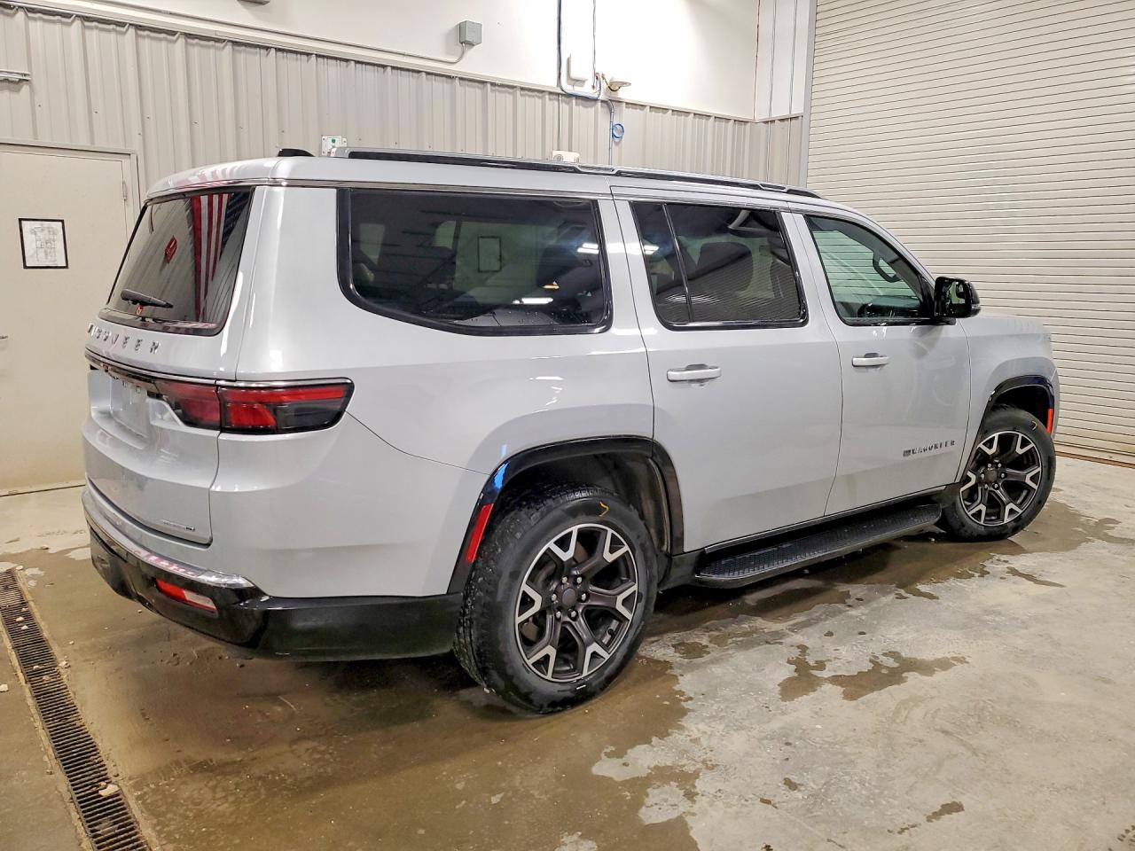 2024 Jeep Wagoneer VIN 1C4SJVDP7RS168407 photo 3
