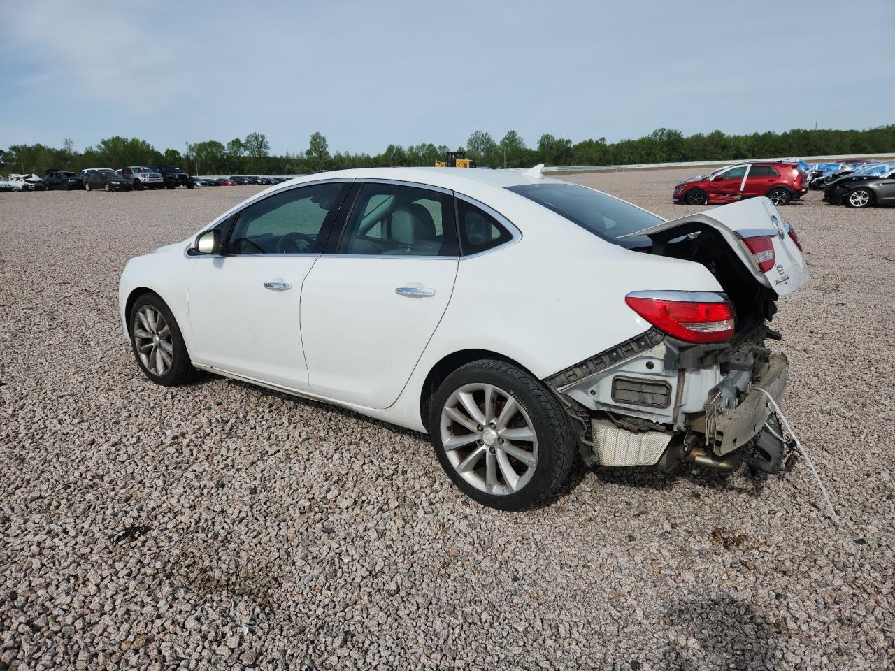 2014 Buick Verano VIN 1G4PP5SK9E4101202 photo 2