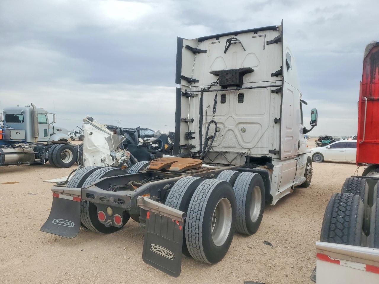 2015 FREIGLINER All other VIN 3AKJGLD51FSGF9151 photo 4