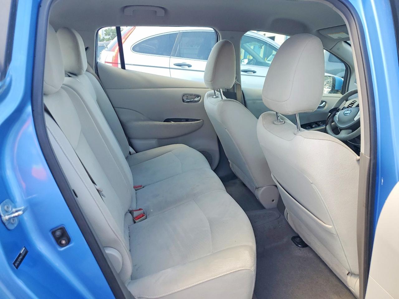 2011 Nissan Leaf VIN JN1AZ0CP5BT000910 photo 10