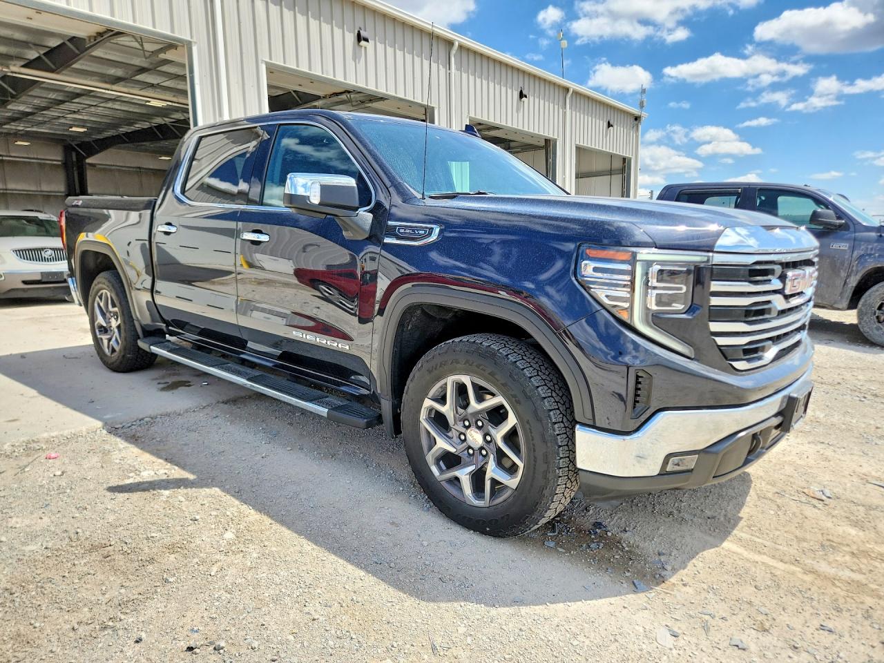 2023 GMC SIERRA VIN 1GTUUDEDXPZ179369 photo 4
