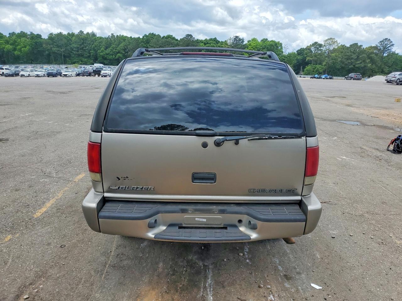 2001 Chevrolet Blazer VIN 1GNCS13W812184386 photo 6