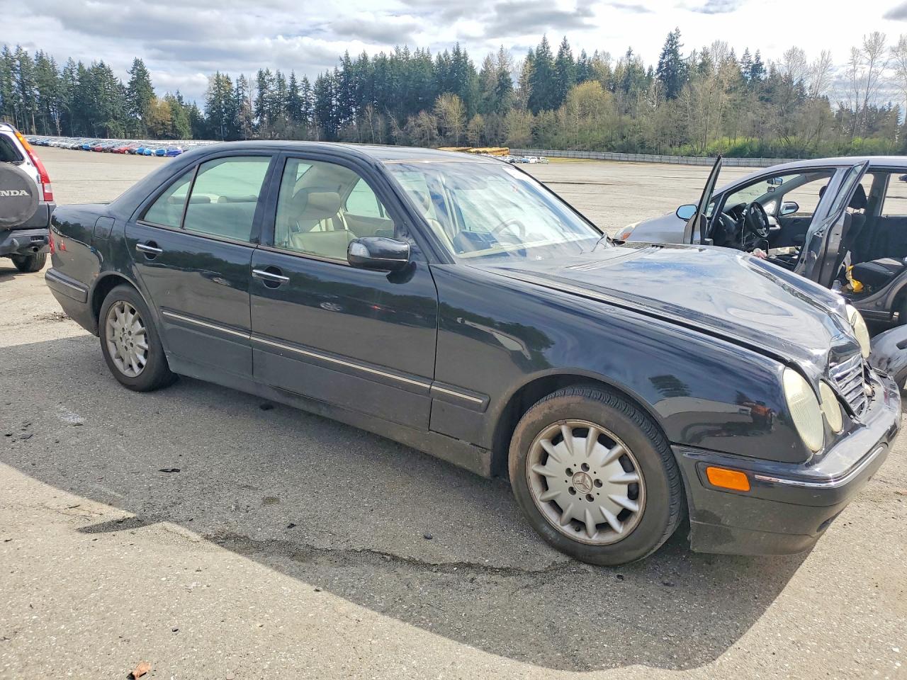 2001 Mercedes-Benz E-class VIN WDBJF65J81B386260 photo 4