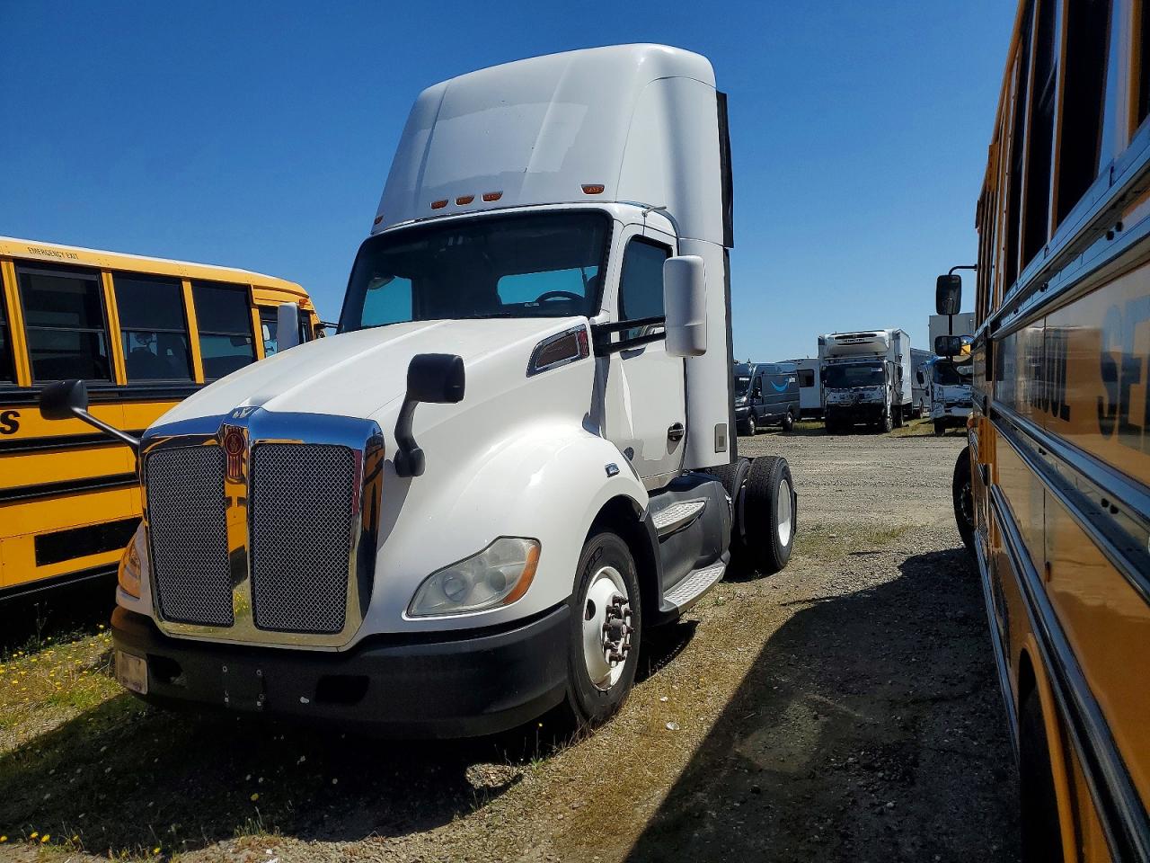 2017 KENWORTH All other VIN 1XKYA48X1HJ160388 photo 2
