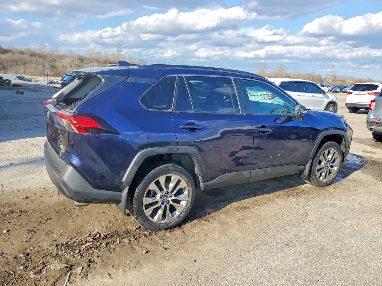 2019 Toyota Rav4 VIN 2T3A1RFV6KW045600 photo 3