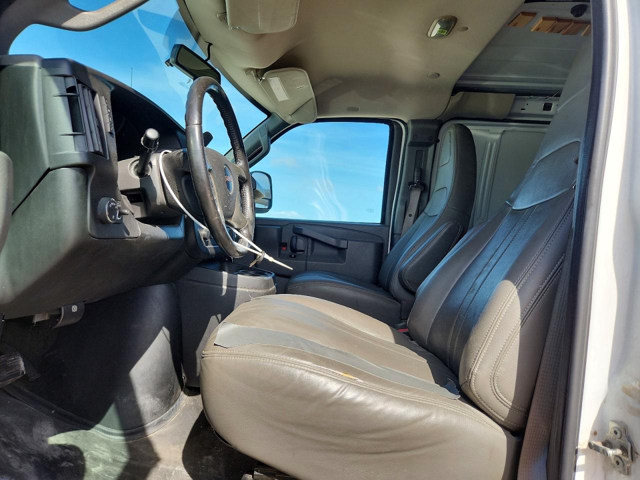 2019 GMC Savana VIN 1GTW7AFG7K1191042 photo 7