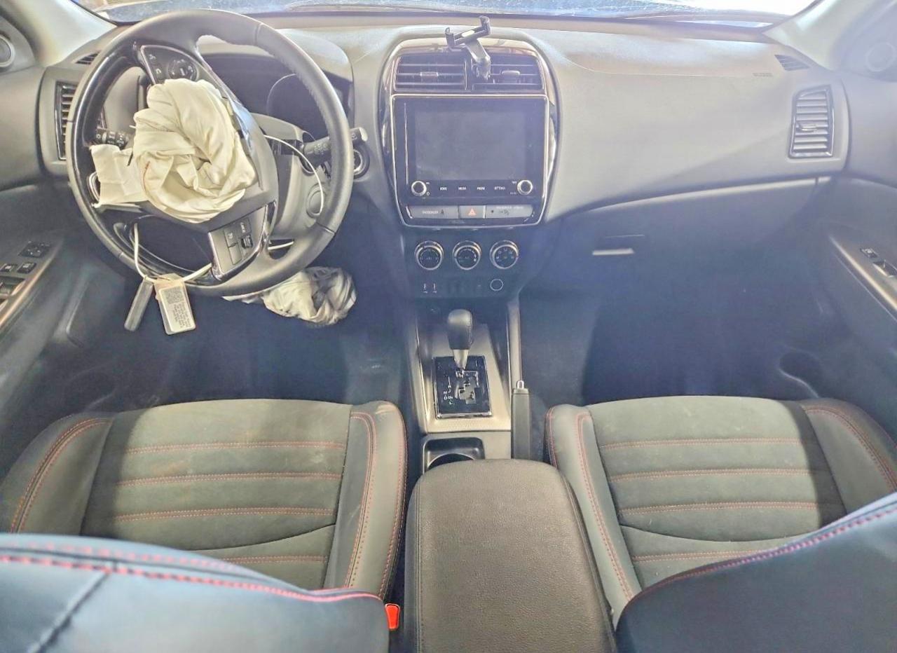 2025 Mitsubishi Outlander VIN JA4ARUAU2SU006956 photo 8