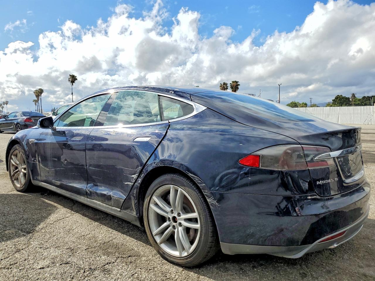 2015 Tesla Model s VIN 5YJSA1H14FF080616 photo 2