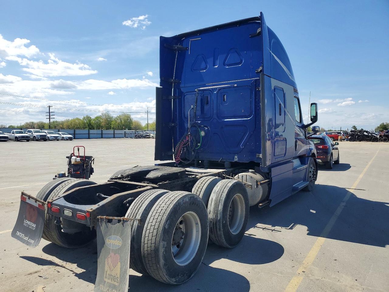 2018 FREIGHTLINER All other VIN 3AKJHHDR0JSJW5385 photo 4
