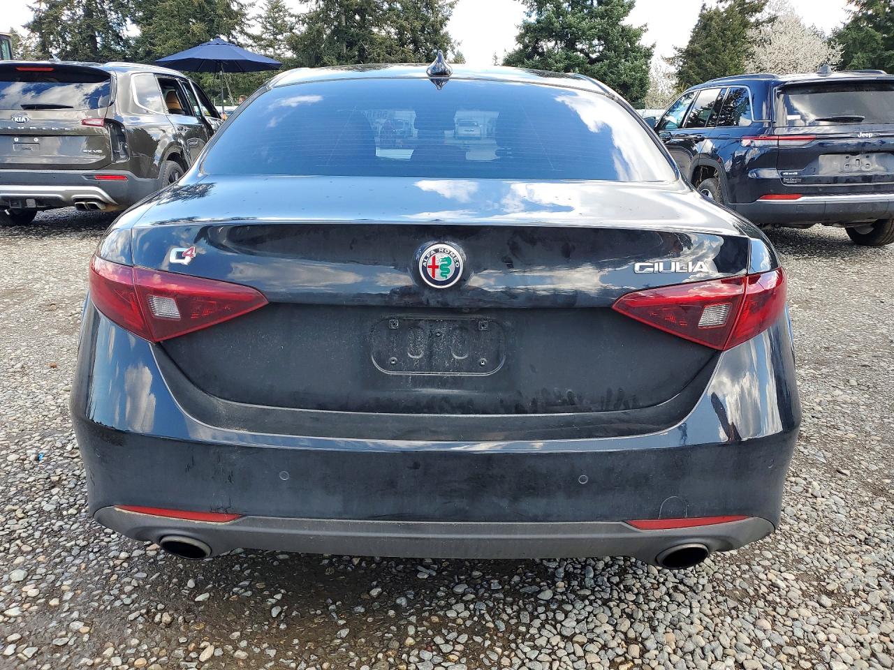2018 ALFA Giulia VIN ZARFAEDN7J7576337 photo 6