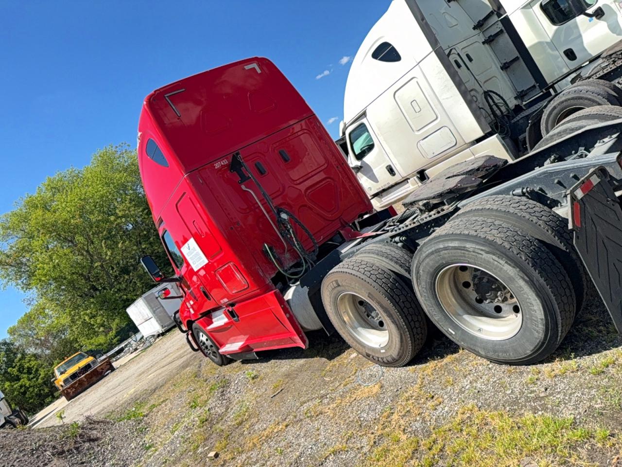 2019 FREIGHTLINER All other VIN 3AKJHHDR2KSKD7619 photo 3