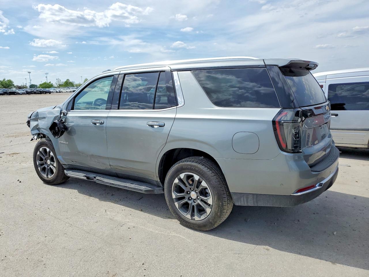 2026 Chevrolet Tahoe VIN 1GNS6NKD1TR121633 photo 2