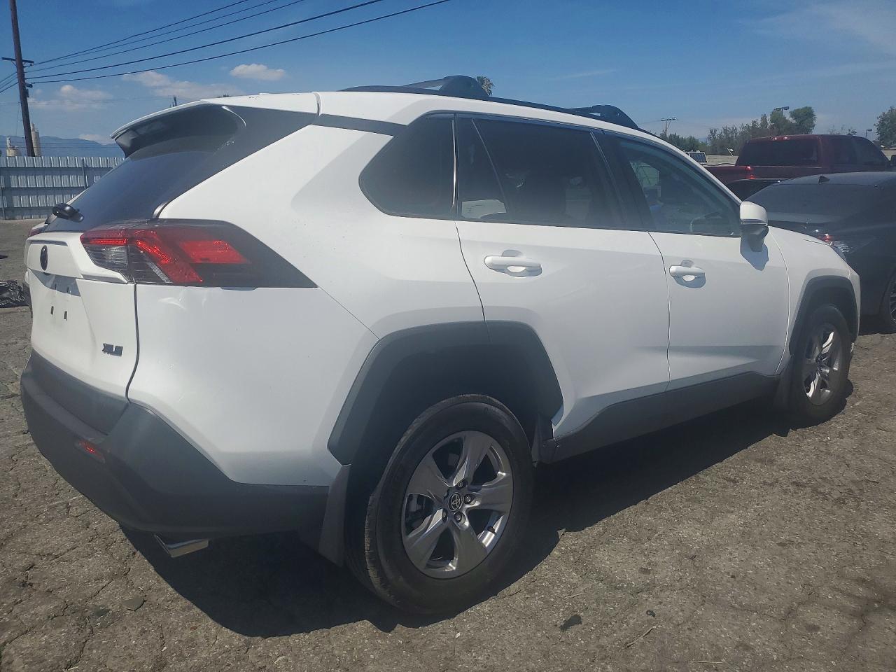 2025 Toyota Rav4 VIN 2T3W1RFV0SW398307 photo 3