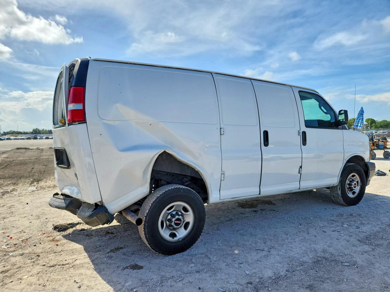 2019 GMC Savana VIN 1GTW7AFG7K1191042 photo 3